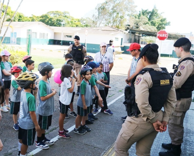 Colgio Anglo realiza atividades de conscientizao para as leis de trnsito